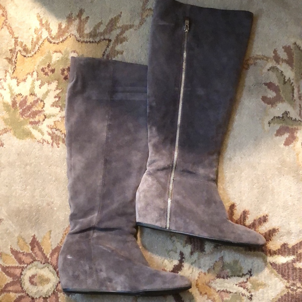 BCBGeneration Grey Suede Wedge Boots Sz 9.5 - Picture 2 of 4